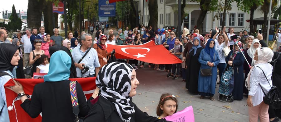Hendekli kadınlardan çocuk istismarına tepki yürüyüşü