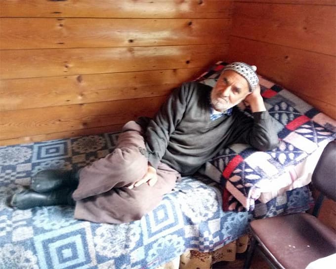  Devrilen traktörün altında kalan yaşlı adam hayatını kaybetti 