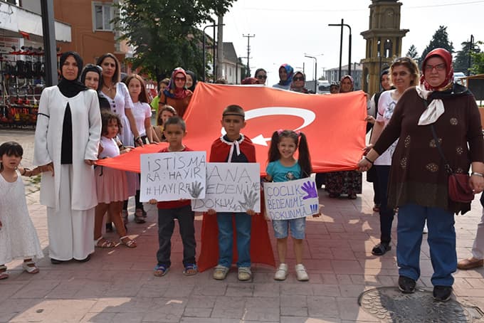 Hendekli kadınlardan çocuk istismarına tepki yürüyüşü