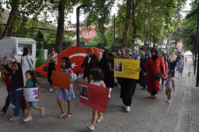 Hendekli kadınlardan çocuk istismarına tepki yürüyüşü