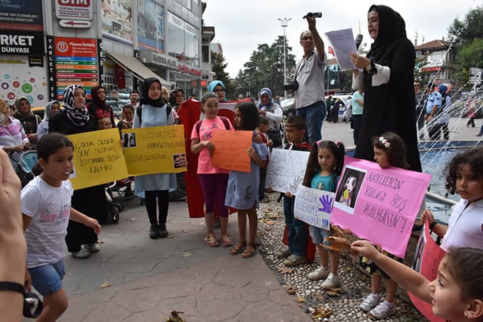 Hendekli kadınlardan çocuk istismarına tepki yürüyüşü