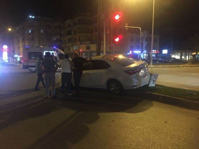 Hasta sevkinde giden ambulans kaza yaptı