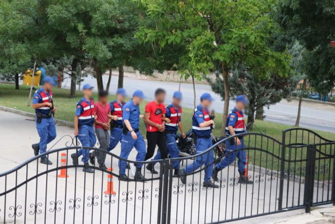 "Kiralık ev arıyoruz" diyerek hırsızlık yapmışlar