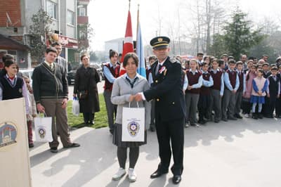 Akyazı'da da Coşkulu Kutlama Hakimdi