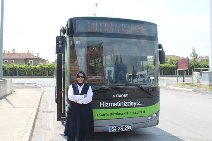 3 çocuk annesi otobüs şoförü oldu