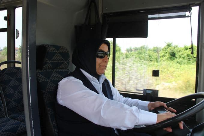 3 çocuk annesi otobüs şoförü oldu