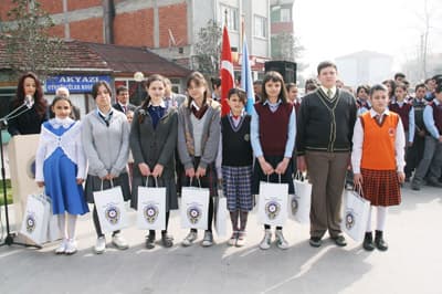 Akyazı'da da Coşkulu Kutlama Hakimdi