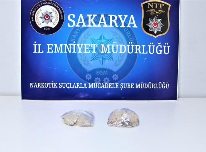 Durdurulan otobüste kadın yolcunun üzerinde eroin çıktı