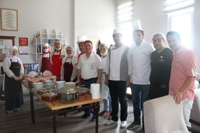 Kalfa ve usta adayları sınavlarda ter döktü