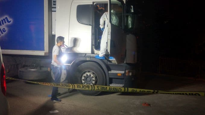 Alkollü sürücü ceza almamak için kafasına sıktı