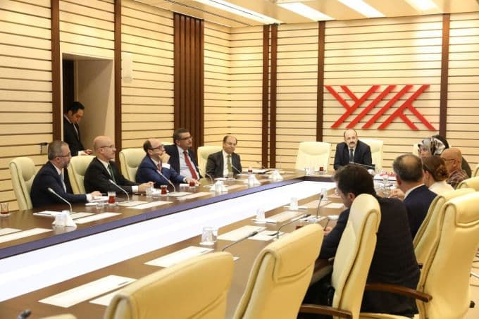 SAÜ Rektörü Savaşan, atama belgesini aldı