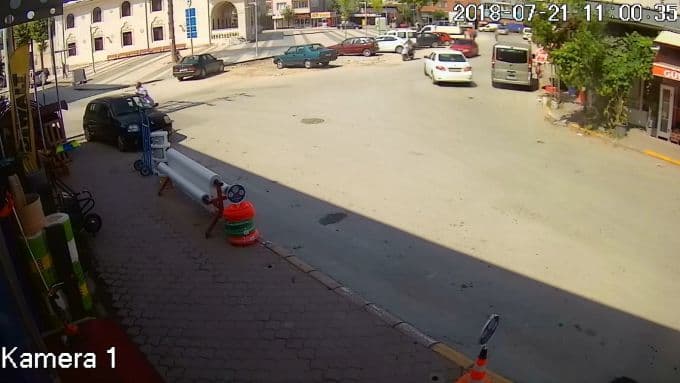 Sakarya'da simitiçideki sıra kavgası kanlı bitti