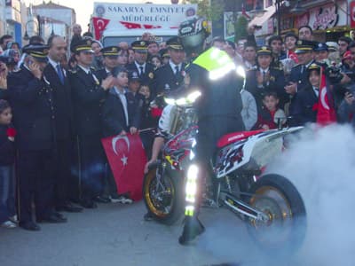 Kenan Sofuoğlu&#8217;ndan Nefes Kesen Gösteri!