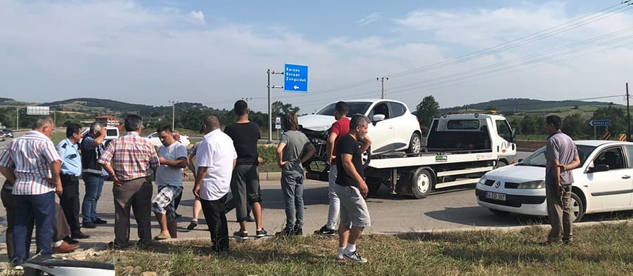 Kavşakta çarpıştılar