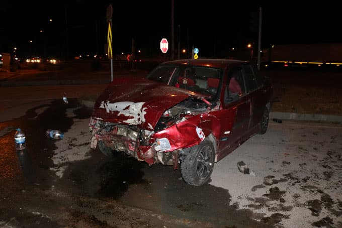 Sakarya'da iki otomobil çarpıştı: 4 yaralı 