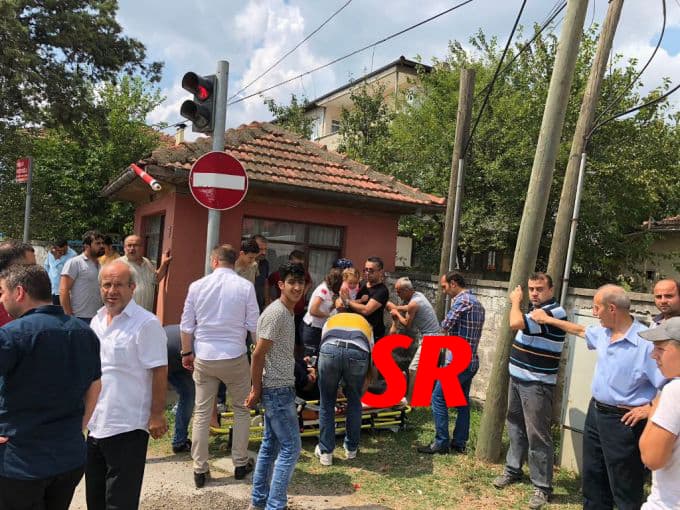 İki otomobil kavşakta çarpıştı: 5 yaralı!