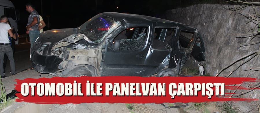 Otomobil ile panelvan çarpıştı