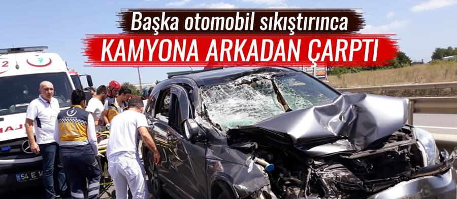 Başka otomobil sıkıştırınca kamyona arkadan çarptı