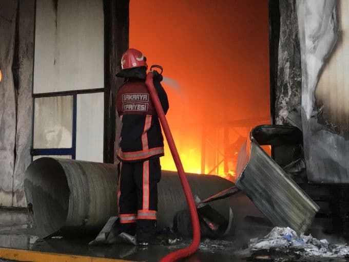 Sakarya 1. OSB'de büyük yangın
