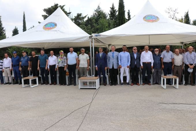 Sakarya'da depremde hayatını kaybedenler şehitlikte anıldı