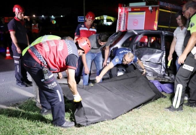 Emirdağ Kavşağı'nda feci kaza: 2 ölü, 7 yaralı