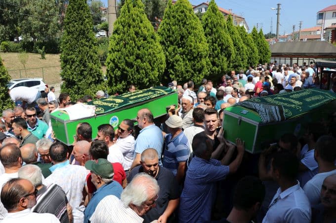 Kazada hayatını kaybeden anne ve kızına acı veda