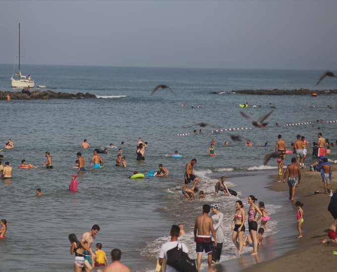 Karasu ve Kocaali sahillerinde plajlar doldu