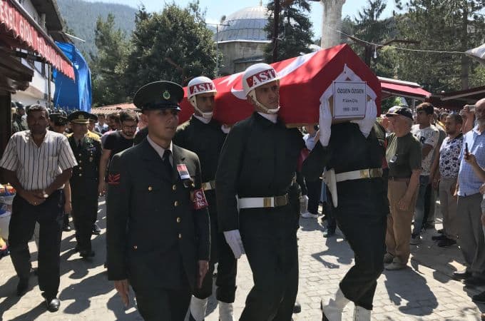 Uzman Çavuş Özgen'e acı veda