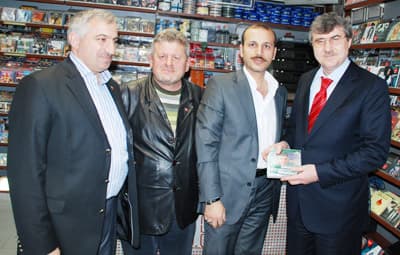 Ekrem Yüce, Dostlarını Ziyaret Etti