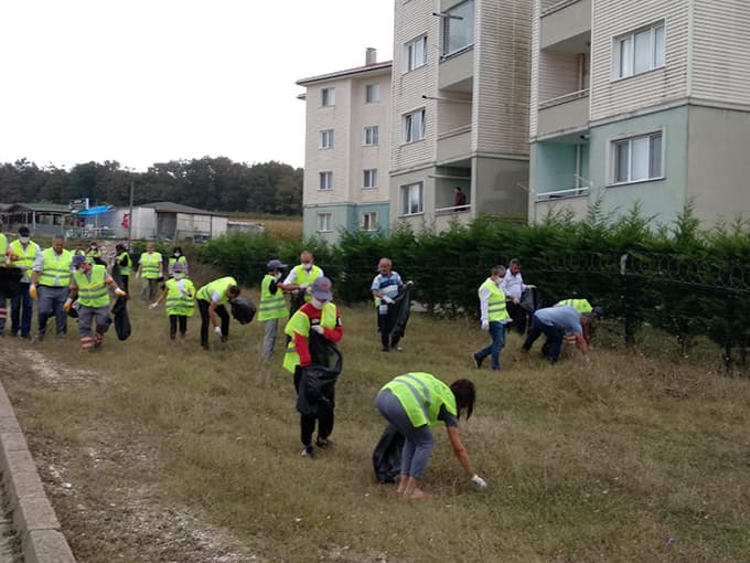 Belediye, muhtar, vatandaşlar mahalleyi temizledi
