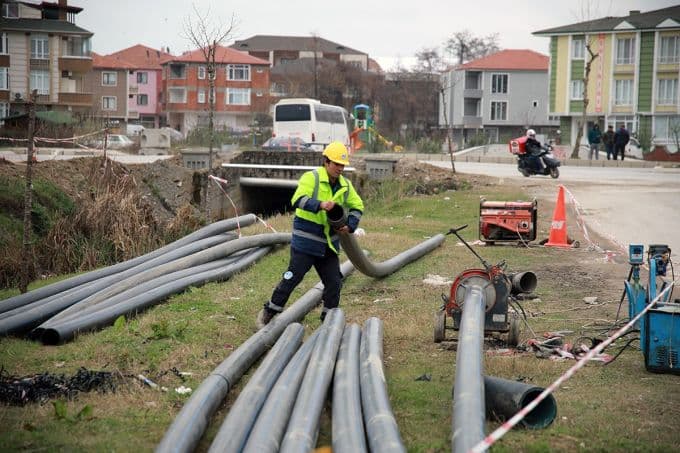 Karasu'da 6 mahallenin şebekesi yenilendi