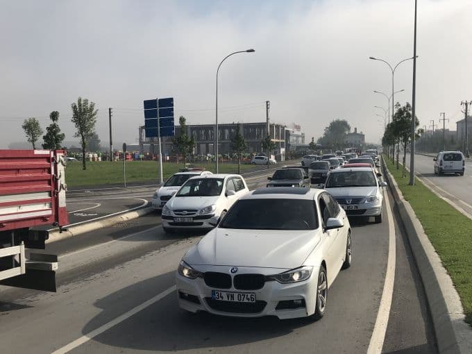Sakarya'da okullar açıldı, trafik durma noktasına geldi
