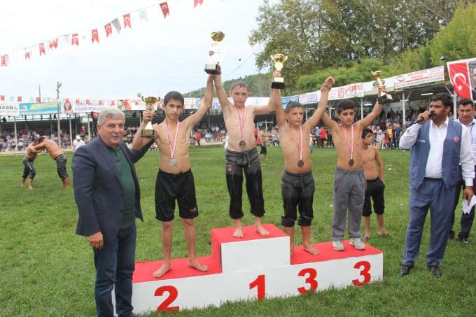 Söğütlü'de başpehlivan belli oldu