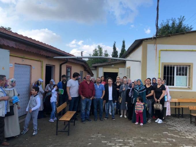 Okuldaki eksiklikler çok olunca, veliler ateş püskürdü