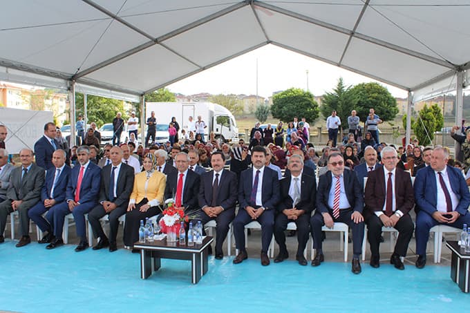  Milli Eğitim Müdürü, öğrencilerle horon oynadı 