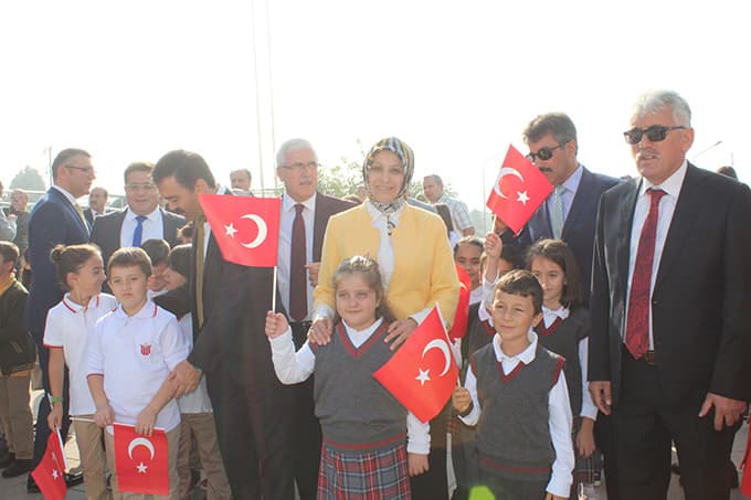  Milli Eğitim Müdürü, öğrencilerle horon oynadı 