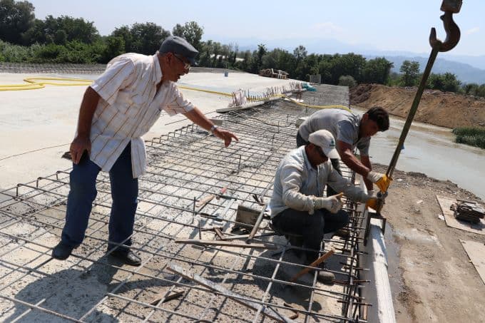 84 yaşında hayatları birleştiren "Köprücü Amca" 