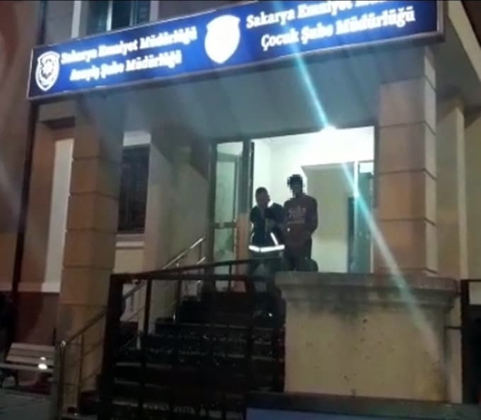 Kendi bisikletiyle geldi başka bisiklet çalarak kaçtı