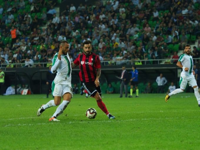 Sakaryaspor kendi evinde Utaş Uşakspor'a mağlup oldu