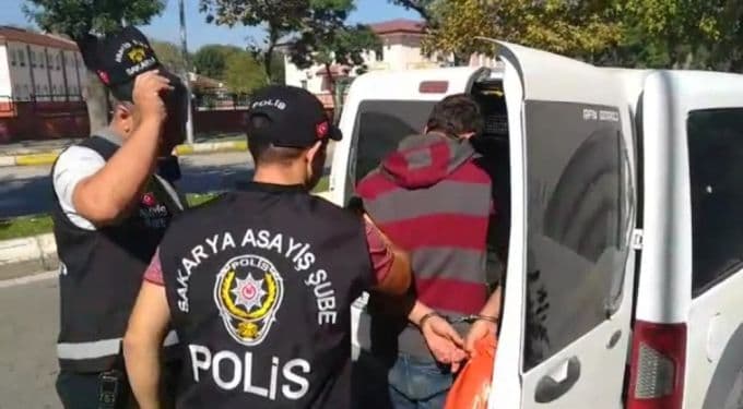Hastanede cep telefonlarını çalan zanlı yakalandı