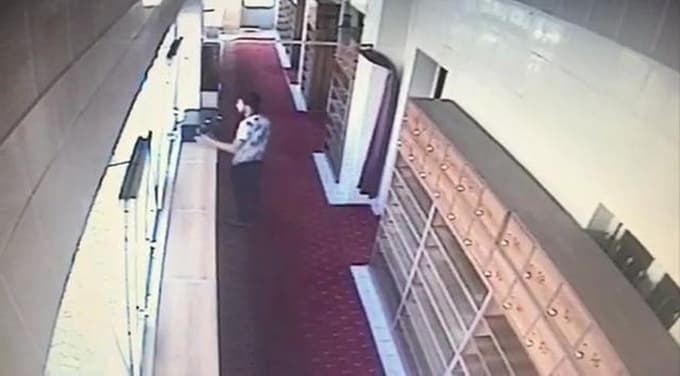 Sadaka kutusunu çalan hırsız kameraya yakalandı