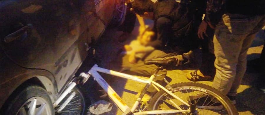 Aracını park ederken bisikletli çocuğa çarptı 
