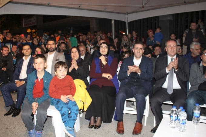 Yusuf Güney ve İbrahim Sadri, Geyve'de sahne aldı