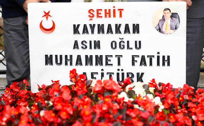 Şehit kaymakamın yaşamını arkadaşları kaleme aldı 