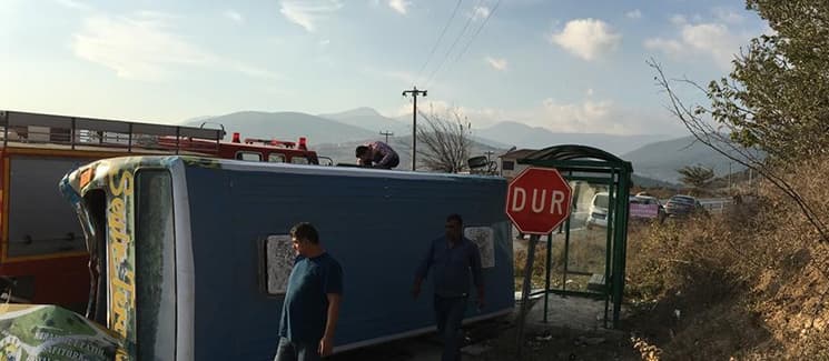 Belediye otobüsü ile otomobil çarpıştı: 4 yaralı 