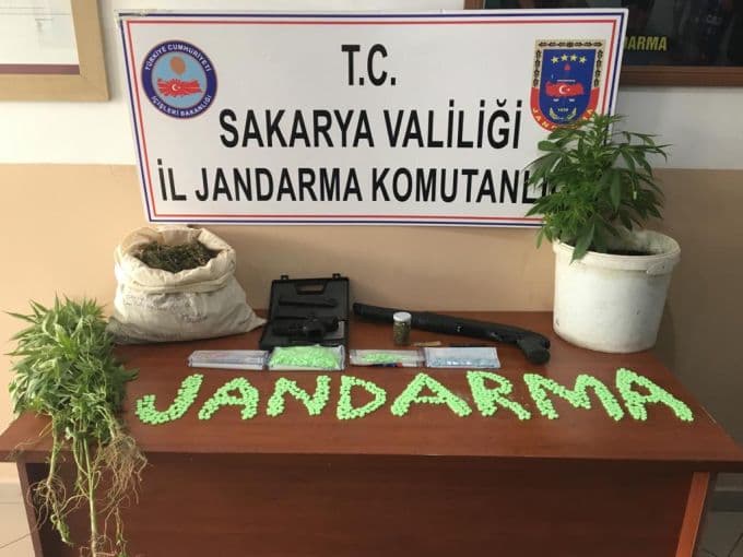Zehir tacirlerine geçit yok: 54 gözaltı!