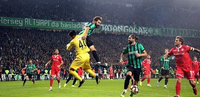Sakaryaspor, dev maçta Samsunspor ile berabere kaldı