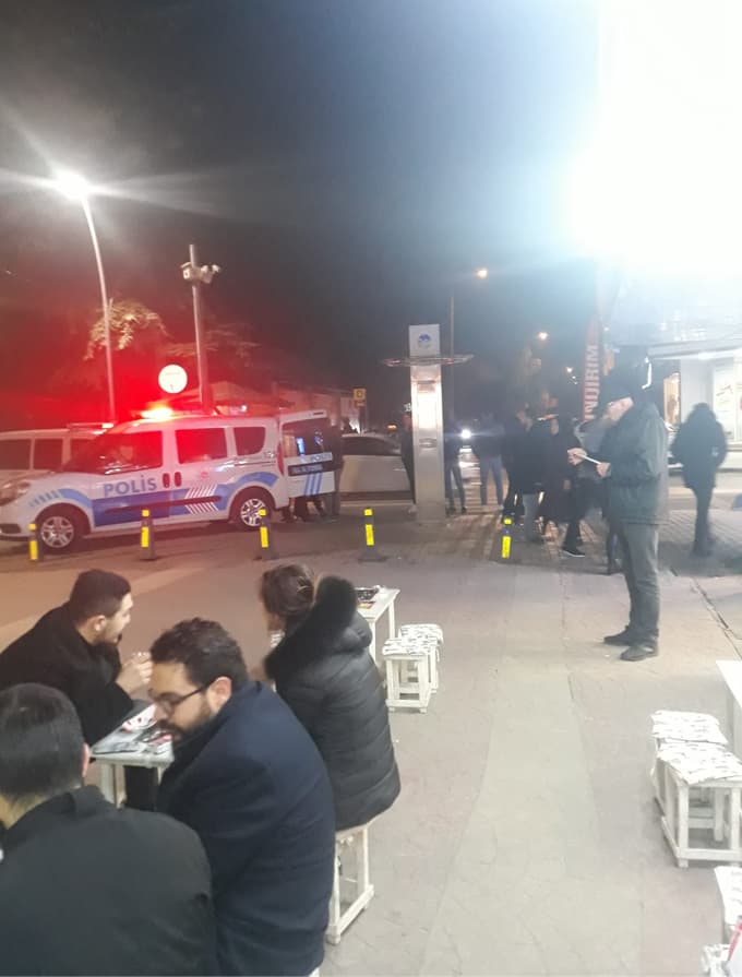 Şerefiye Camii önünde detaylı arama