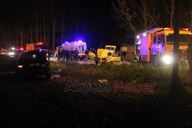 Akyazı'da feci kaza: 1'i ağır 4 yaralı