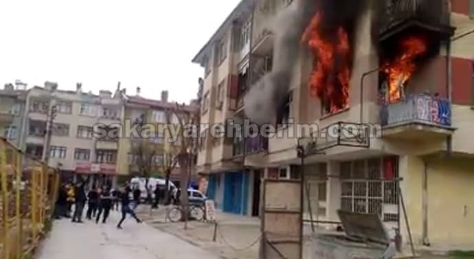 Evde çıkan yangında dehşet anları